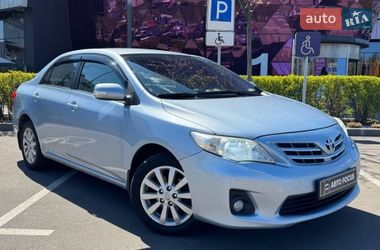 Седан Toyota Corolla 2010 в Киеве