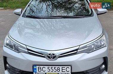 Седан Toyota Corolla 2018 в Львове