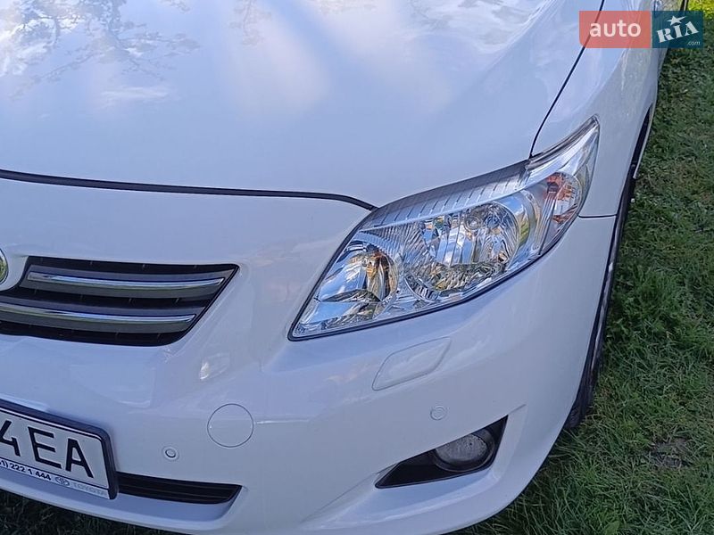Седан Toyota Corolla 2008 в Тернополі