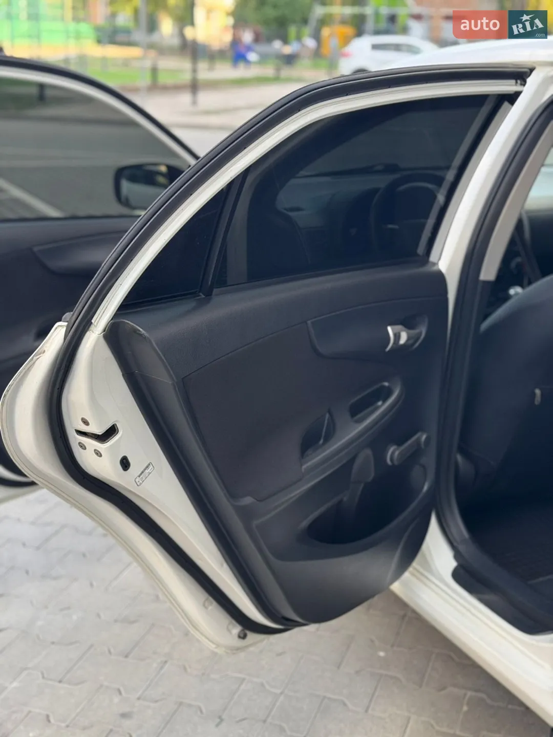 2011 Toyota Corolla - мініатюра 11