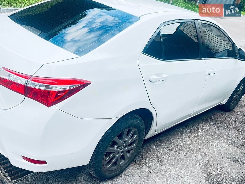Седан Toyota Corolla 2014 в Киеве