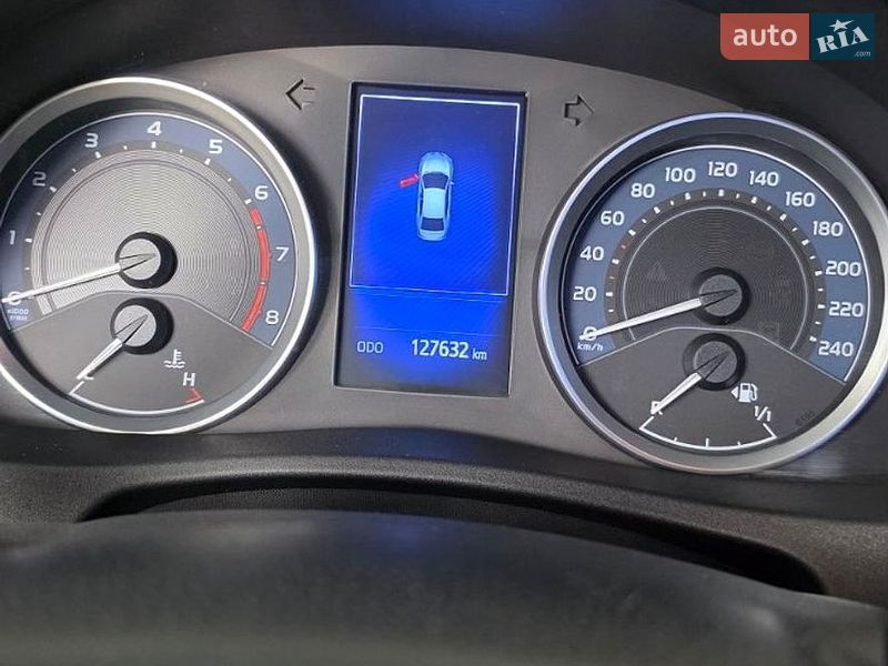Седан Toyota Corolla 2016 в Кременчуге