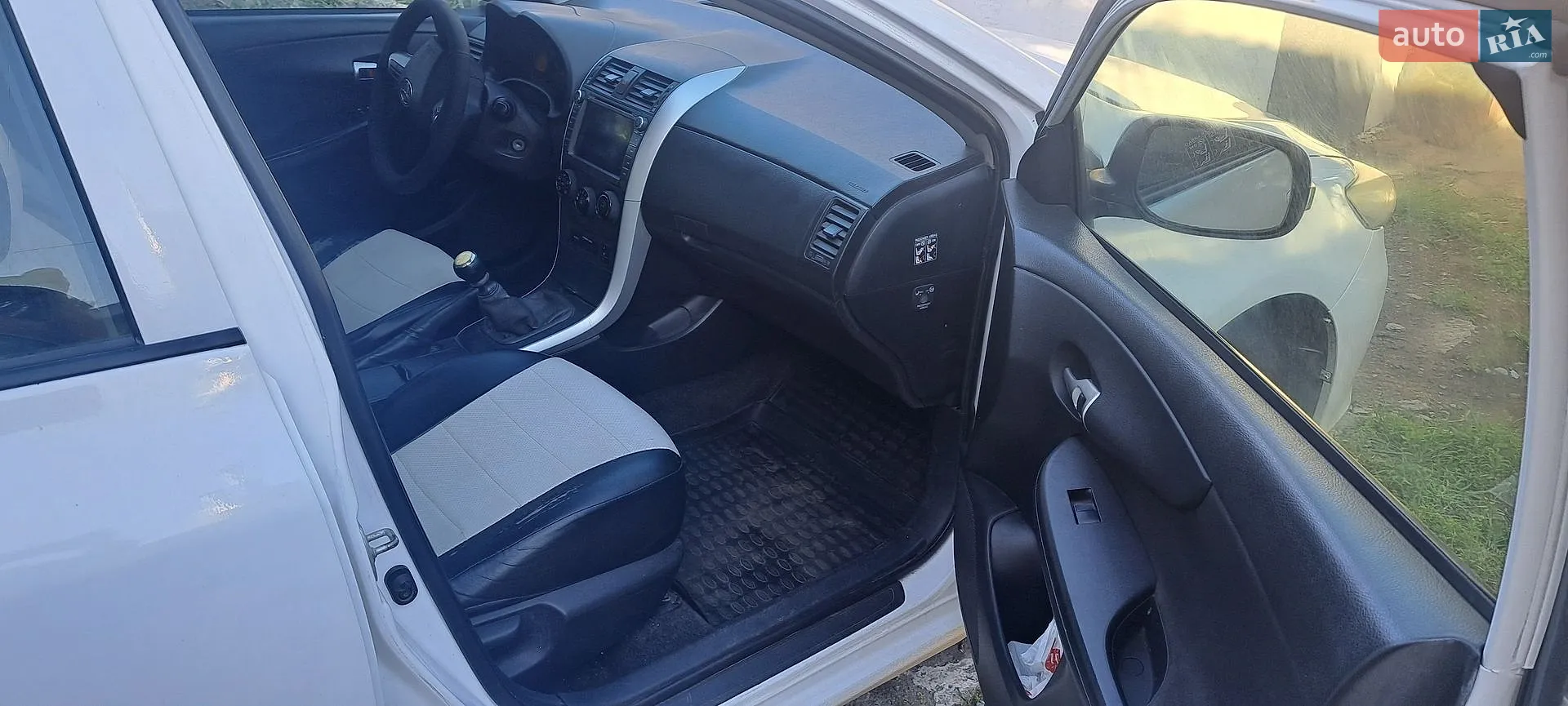 2010 Toyota Corolla - мініатюра 17