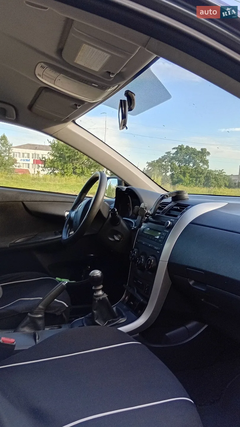 2010 Toyota Corolla - мініатюра 6