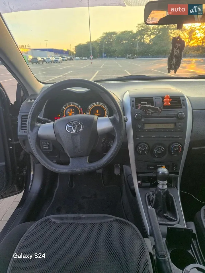 2010 Toyota Corolla - мініатюра 14
