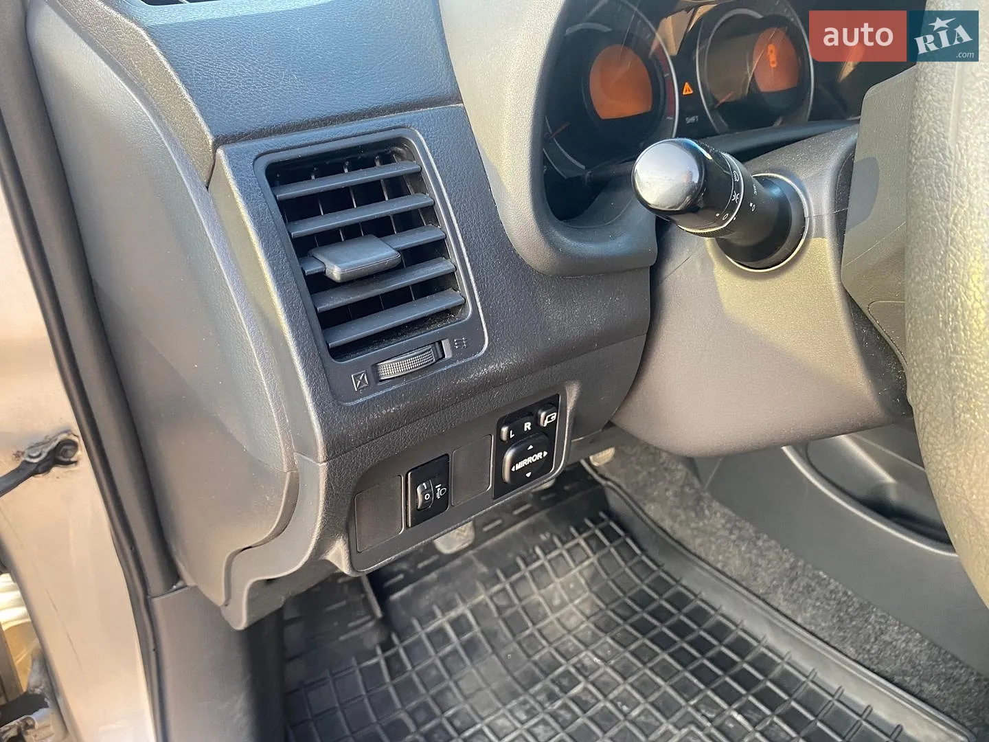 2010 Toyota Corolla - мініатюра 17