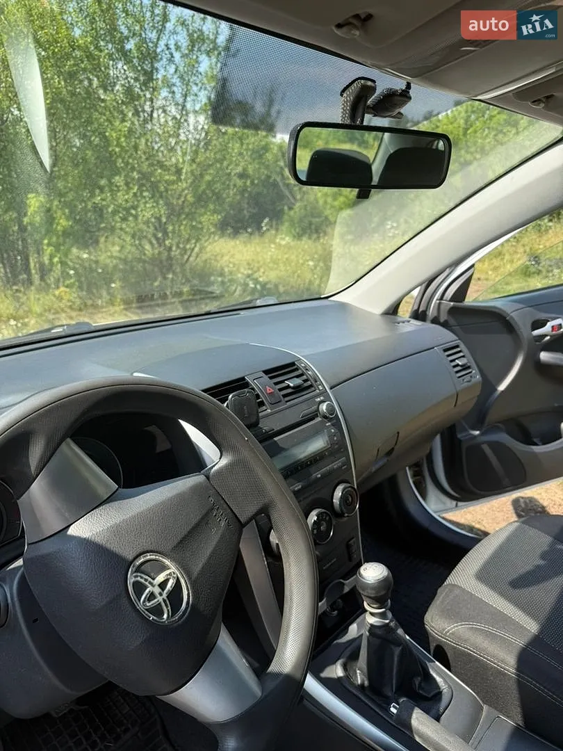 2010 Toyota Corolla - мініатюра 9