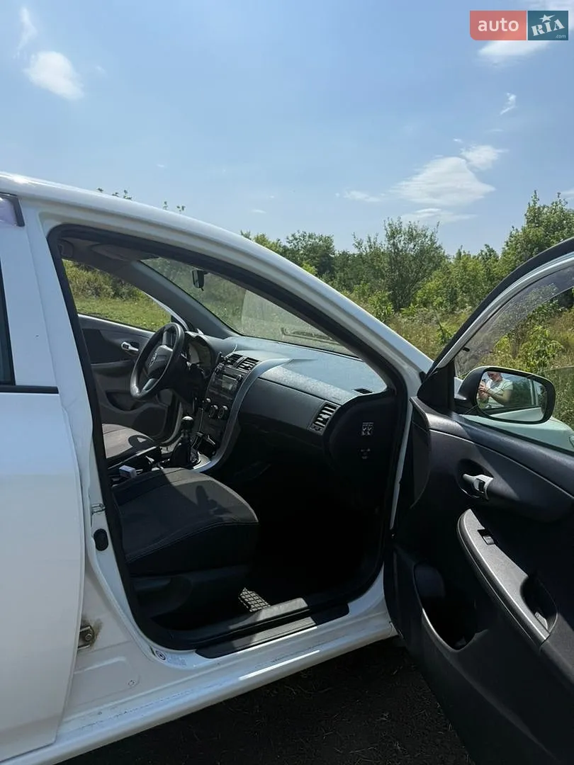 2010 Toyota Corolla - мініатюра 2
