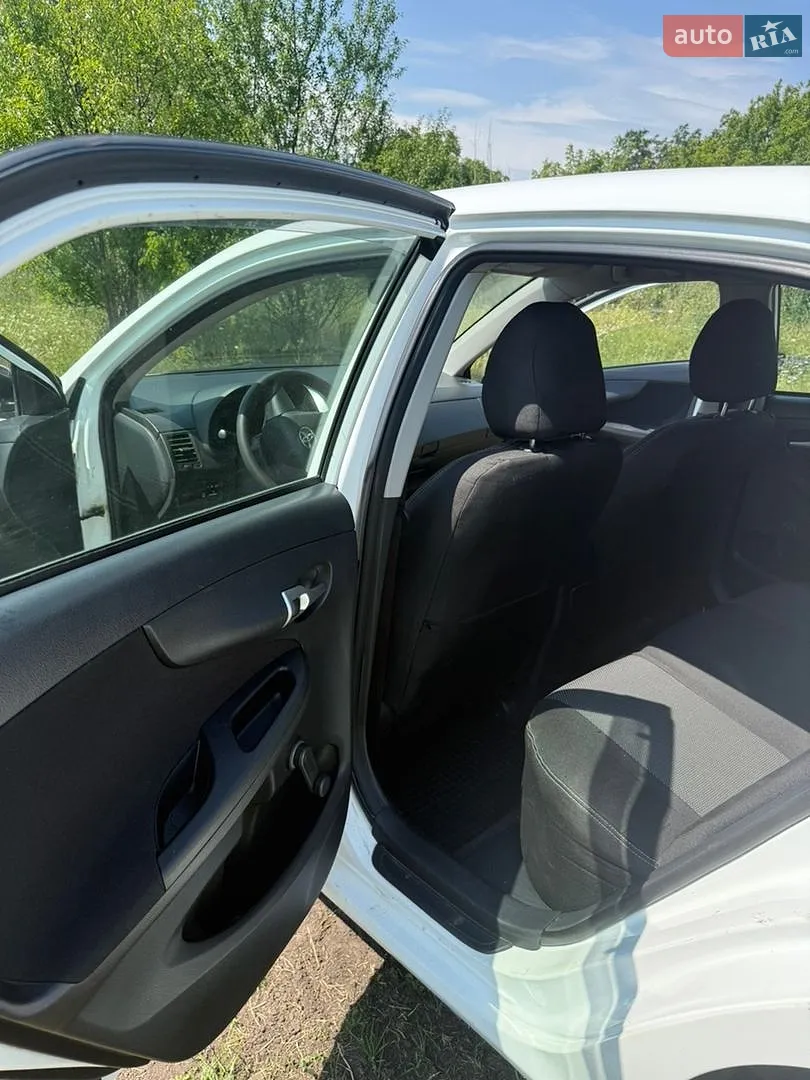2010 Toyota Corolla - мініатюра 6