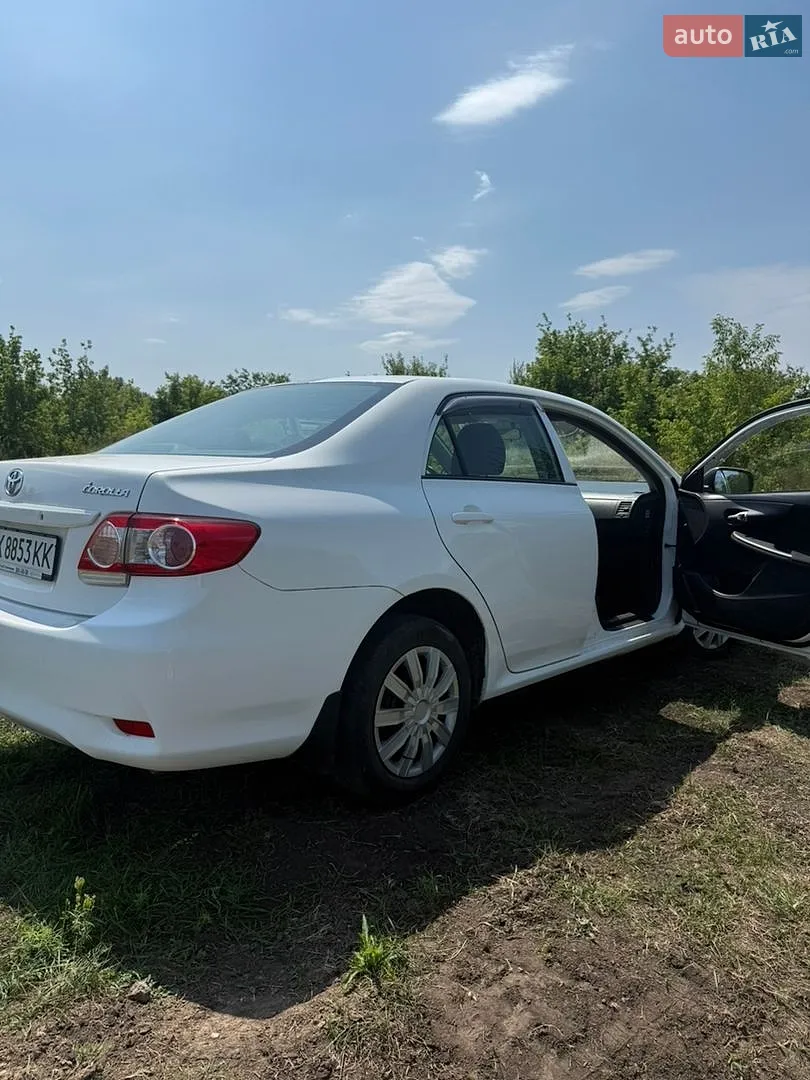 2010 Toyota Corolla - мініатюра 11