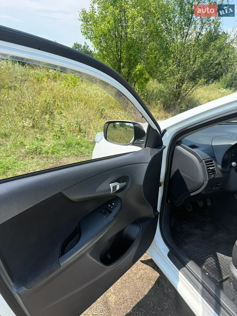 2010 Toyota Corolla - мініатюра 7