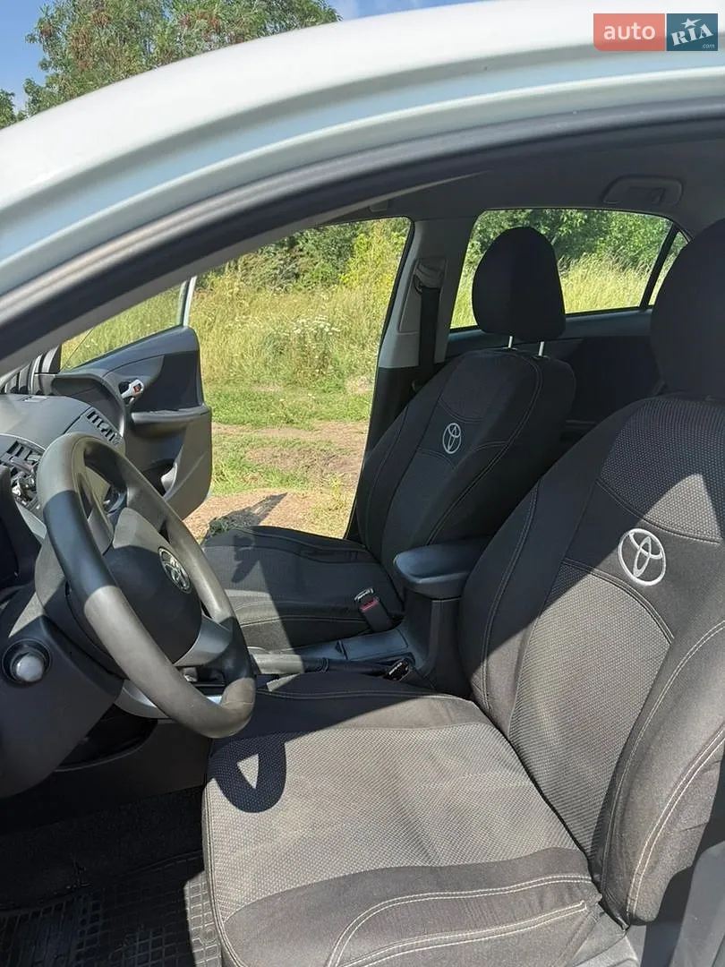 2010 Toyota Corolla - мініатюра 13