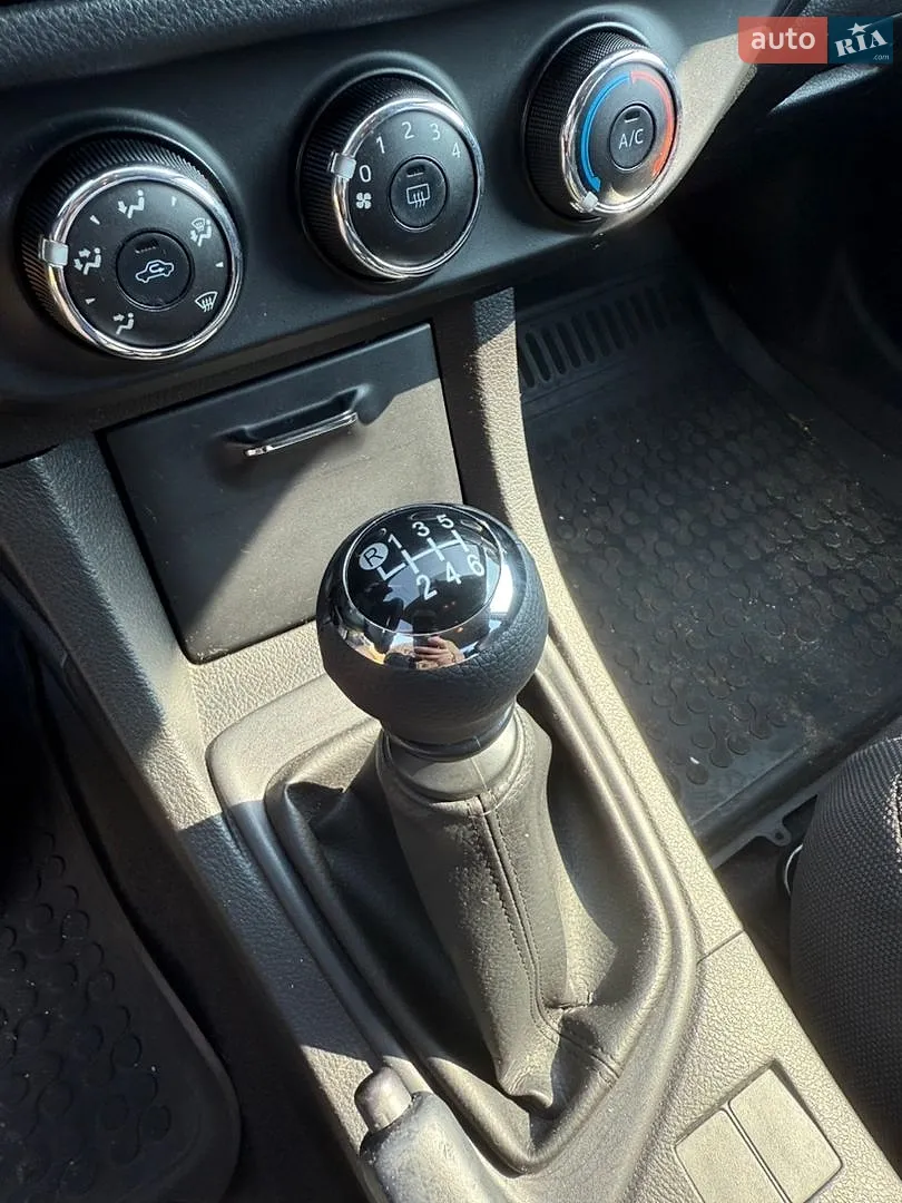 2013 Toyota Corolla - мініатюра 25