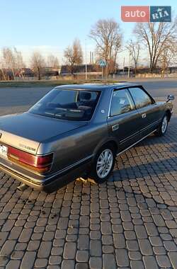 Седан Toyota Crown 1989 в Новомосковске