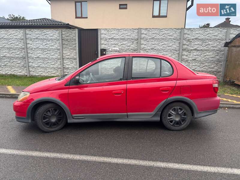 Седан Toyota Echo 2001 в Киеве