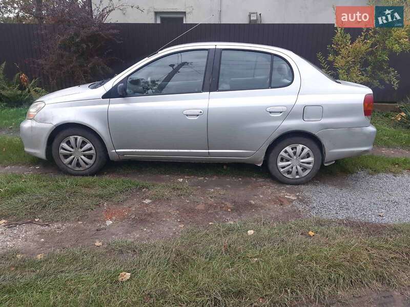 Седан Toyota Echo 2003 в Золочеве