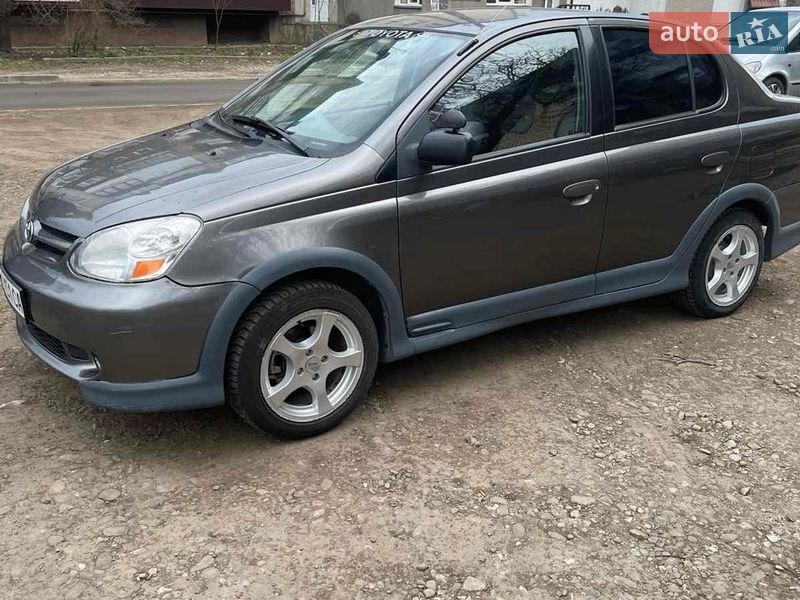 Хэтчбек Toyota Echo 2003 в Сторожинце