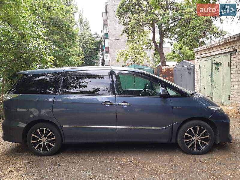 Минивэн Toyota Estima 2013 в Николаеве