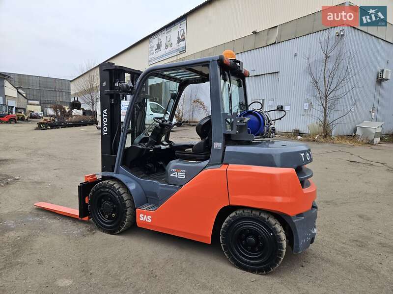 Вилочный погрузчик Toyota FG 2019 в Киеве фото 37 Вилочный погрузчик Toyota FG 2019 в Киеве