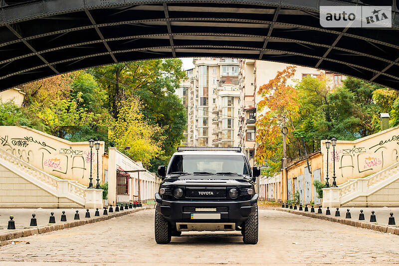 Позашляховик / Кросовер Toyota FJ Cruiser 2006 в 
