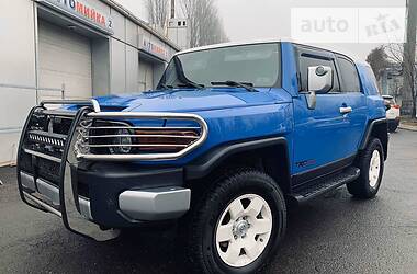 Позашляховик / Кросовер Toyota FJ Cruiser 2006 в 