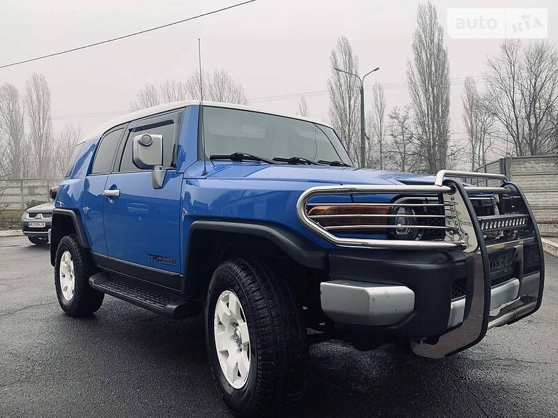Позашляховик / Кросовер Toyota FJ Cruiser 2006 в 