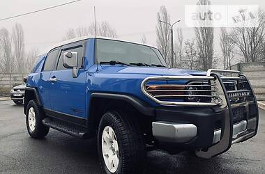Позашляховик / Кросовер Toyota FJ Cruiser 2006 в 