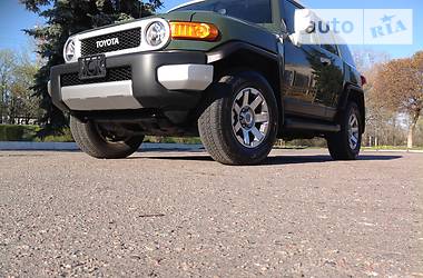 Позашляховик / Кросовер Toyota FJ Cruiser 2014 в 