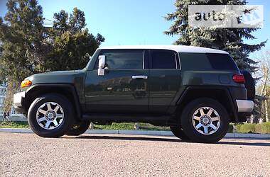 Позашляховик / Кросовер Toyota FJ Cruiser 2014 в 