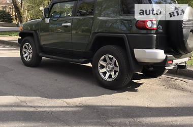 Позашляховик / Кросовер Toyota FJ Cruiser 2014 в 