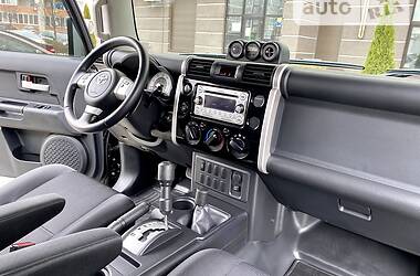 Внедорожник / Кроссовер Toyota FJ Cruiser 2013 в Киеве