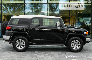 Внедорожник / Кроссовер Toyota FJ Cruiser 2021 в 
