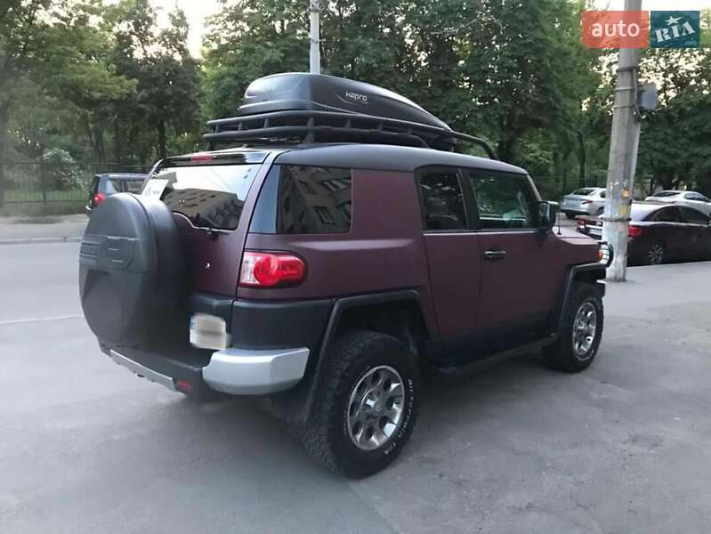 Внедорожник / Кроссовер Toyota FJ Cruiser 2011 в Киеве