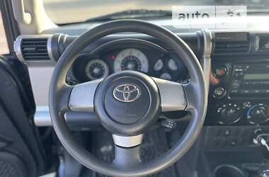 Позашляховик / Кросовер Toyota FJ Cruiser 2006 в 