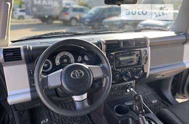 Позашляховик / Кросовер Toyota FJ Cruiser 2006 в 