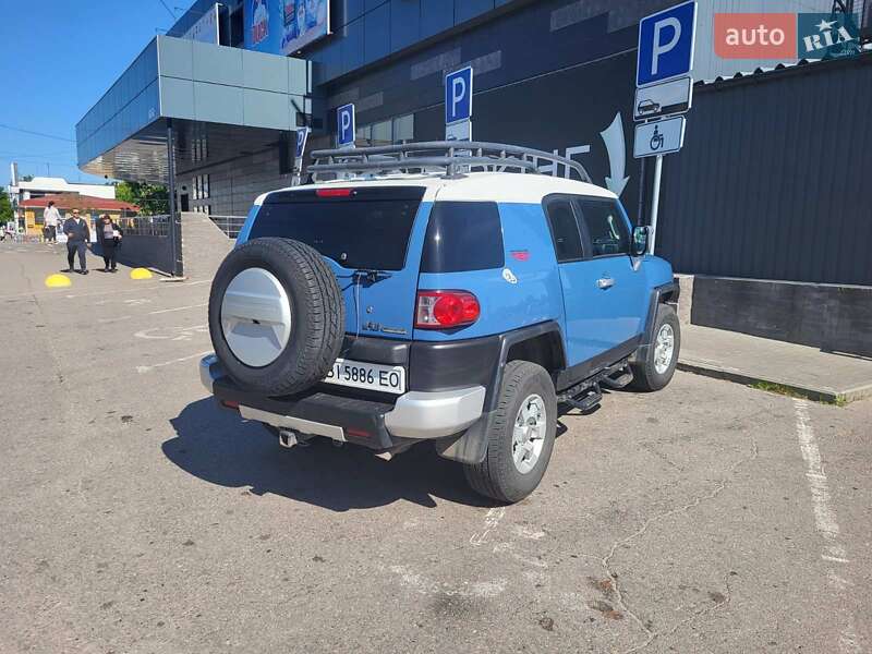 Позашляховик / Кросовер Toyota FJ Cruiser 2011 в Кременчуці