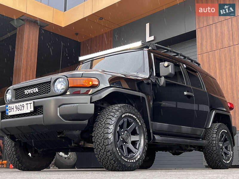 Внедорожник / Кроссовер Toyota FJ Cruiser 2014 в Одессе