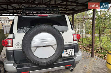 Внедорожник / Кроссовер Toyota FJ Cruiser 2010 в Киеве