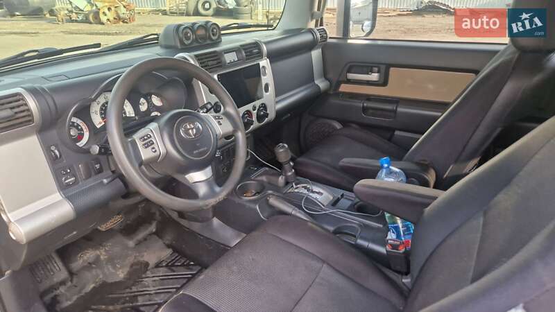 Позашляховик / Кросовер Toyota FJ Cruiser 2014 в Карлівці
