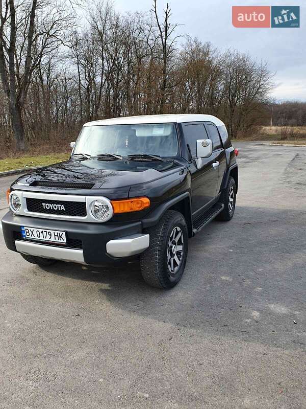 Внедорожник / Кроссовер Toyota FJ Cruiser 2021 в Хмельницком