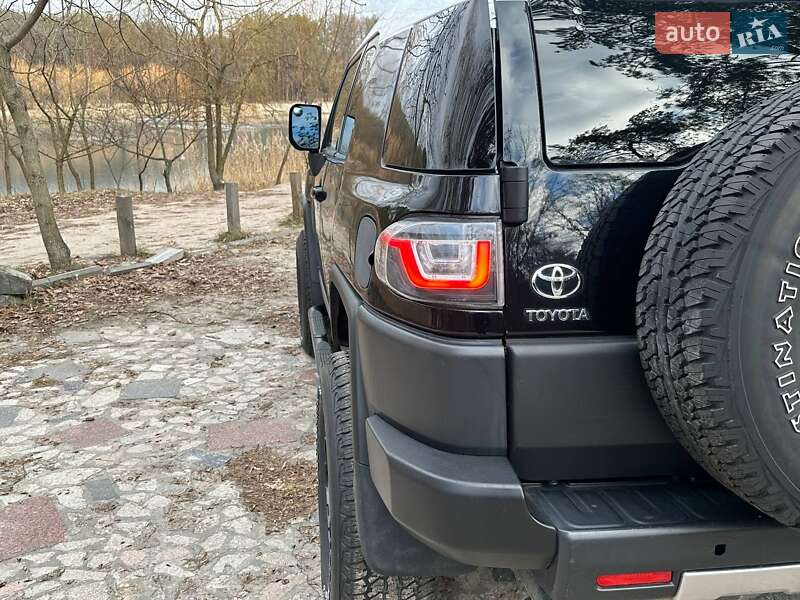 Внедорожник / Кроссовер Toyota FJ Cruiser 2010 в Киеве фото 13 Внедорожник / Кроссовер Toyota FJ Cruiser 2010 в Киеве
