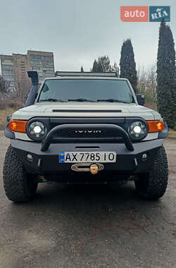 Позашляховик / Кросовер Toyota FJ Cruiser 2011 в Рівному