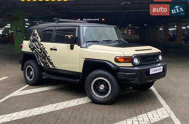 Позашляховик / Кросовер Toyota FJ Cruiser 2010 в Києві