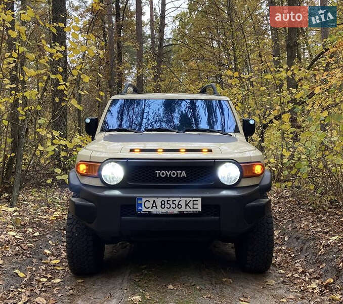 Позашляховик / Кросовер Toyota FJ Cruiser 2010 в Смілі