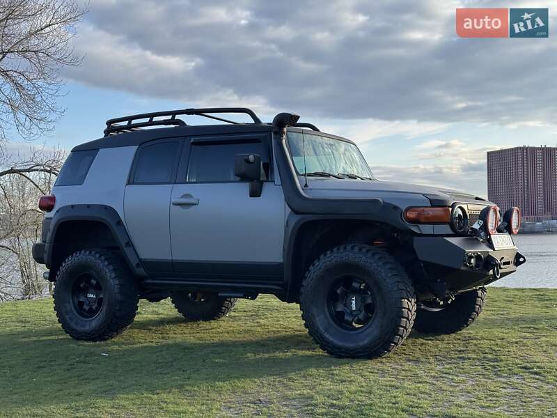 Внедорожник / Кроссовер Toyota FJ Cruiser 2008 в 