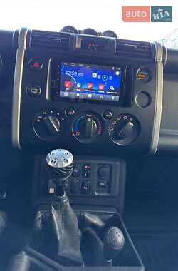 Внедорожник / Кроссовер Toyota FJ Cruiser 2008 в 