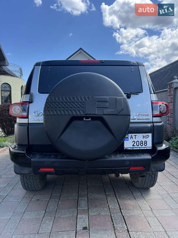 Внедорожник / Кроссовер Toyota FJ Cruiser 2012 в Рахове