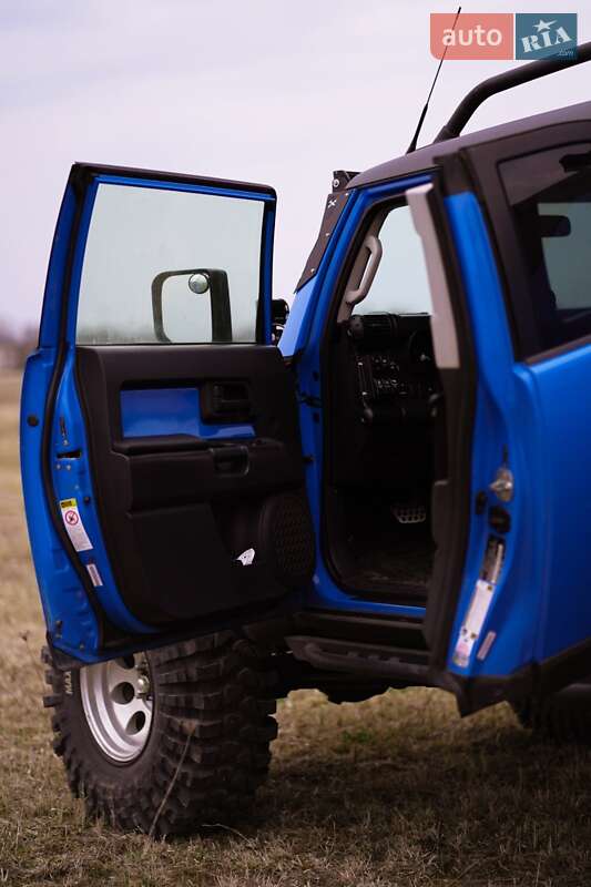 Позашляховик / Кросовер Toyota FJ Cruiser 2007 в Івано-Франківську фото 30 Позашляховик / Кросовер Toyota FJ Cruiser 2007 в Івано-Франківську