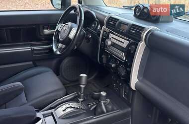 Позашляховик / Кросовер Toyota FJ Cruiser 2009 в 