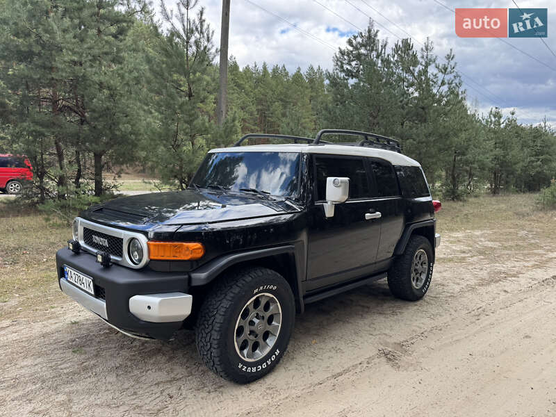 Внедорожник / Кроссовер Toyota FJ Cruiser 2006 в 